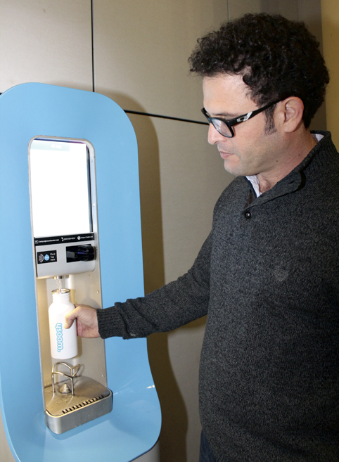 Woosh founder and CEO Itay Tayas-Zamir uses a Woosh Smart Water Station at Sinclair Community College