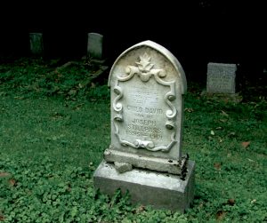 A grave in the children’s section of Beth Jacob Cemetery