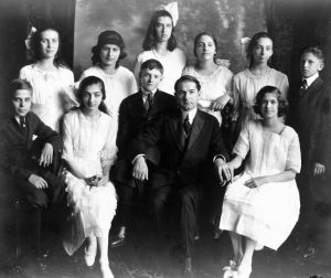 Rabbi David Lefkowitz with Temple Israel’s 1920 confirmation class, including his daughter, Helen (R). Lefkowitz founded the Jewish Federation in 1910. Photo: Temple Israel.