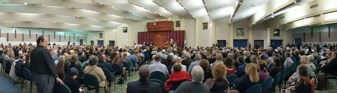 Dayton area Jewish community’s memorial for the victims of the Pittsburgh synagogue massacre, held at Temple Israel, Oct. 30. Photo: Peter Wine.