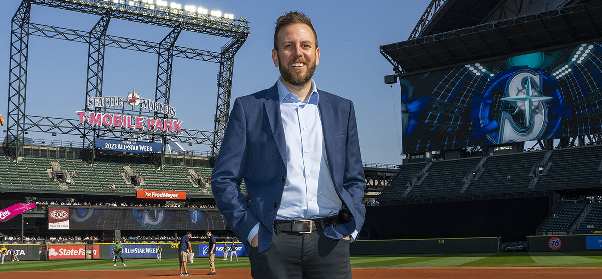 Mariners promote Justin Hollander to general manager